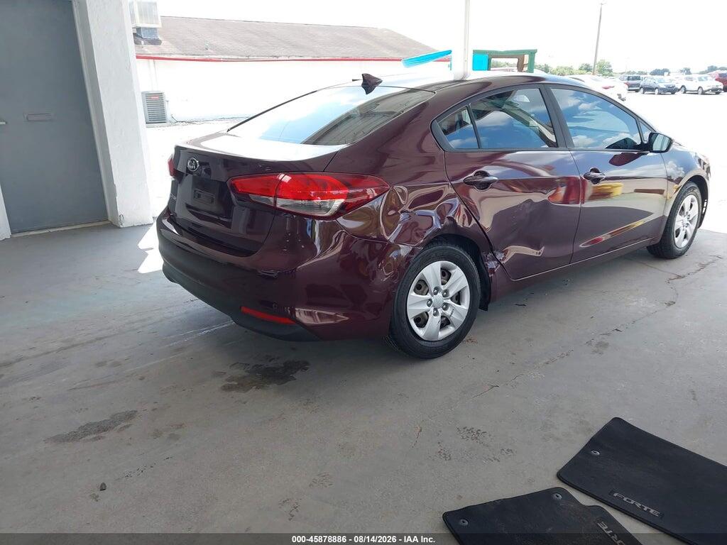 3KPFK4A70HE147932 2017 KIA FORTE photo no. 4