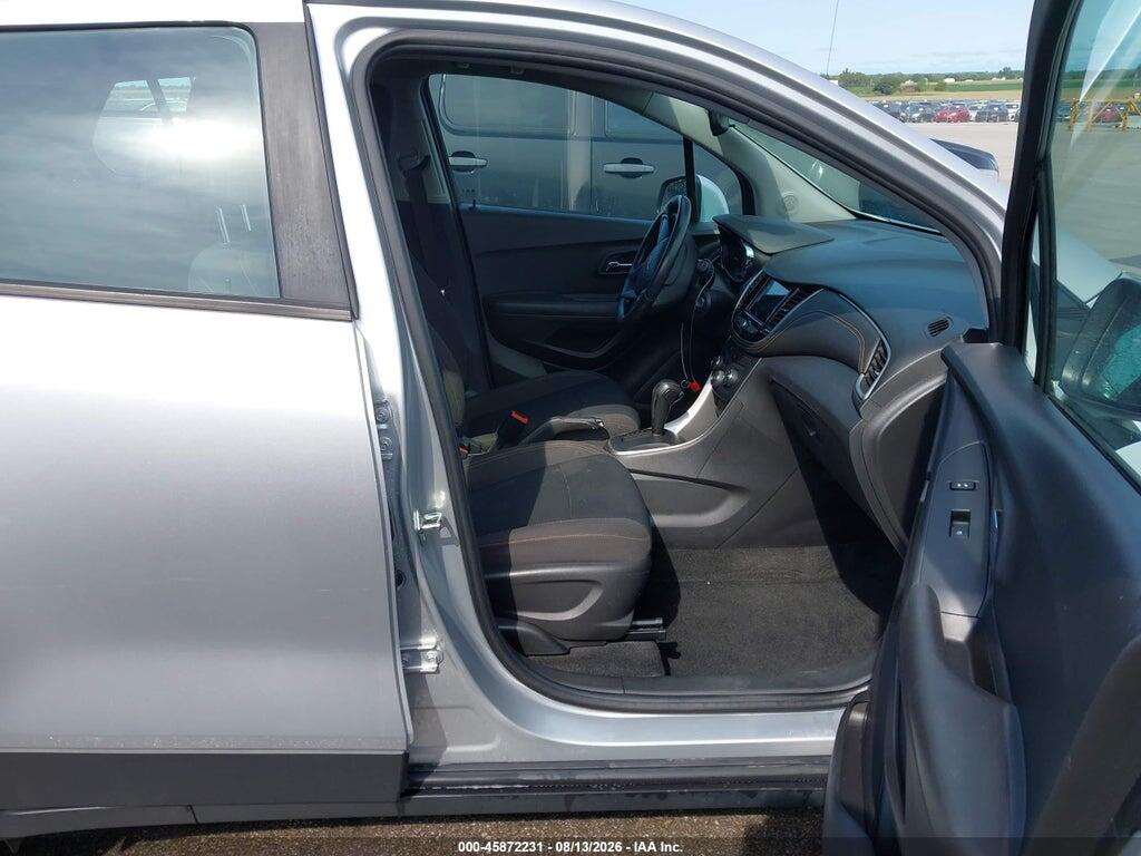 KL7CJKSB8JB584882 2018 CHEVROLET TRAX photo no. 5