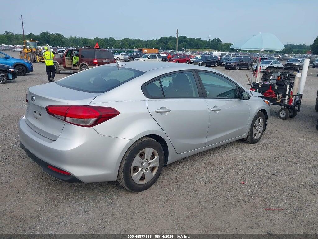 3KPFK4A74HE125867 2017 KIA FORTE photo no. 4