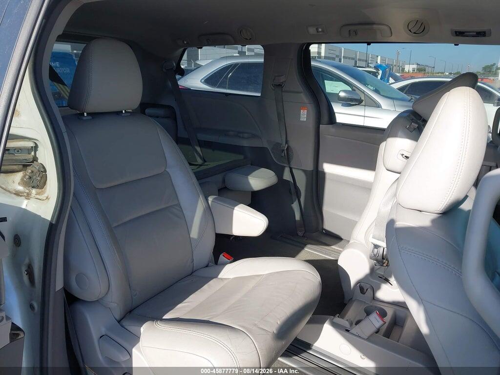 5TDYK3DC9FS677718 2015 TOYOTA SIENNA photo no. 8