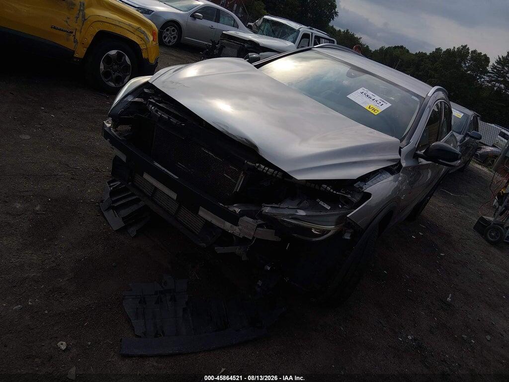 SJKCH5CR6JA057521 2018 INFINITI QX30 photo no. 2