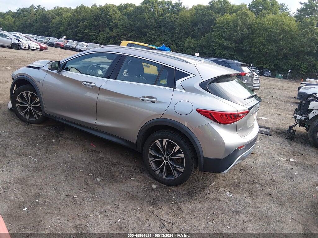 SJKCH5CR6JA057521 2018 INFINITI QX30 photo no. 3