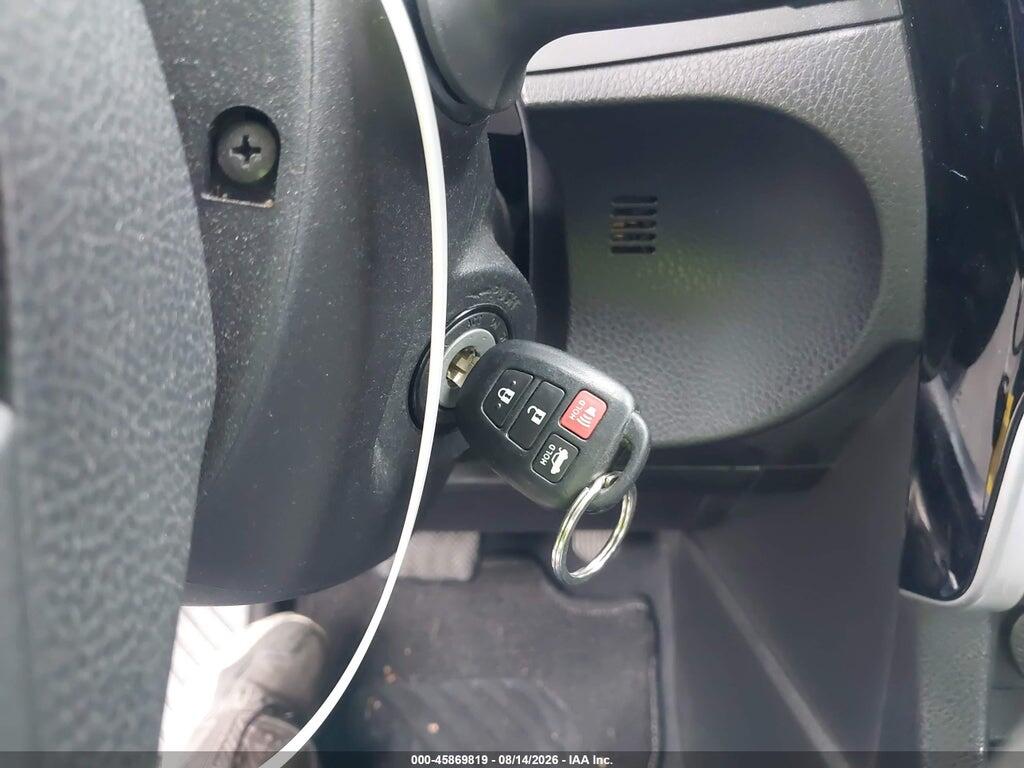 5YFBURHE5HP647920 2017 TOYOTA COROLLA photo no. 11