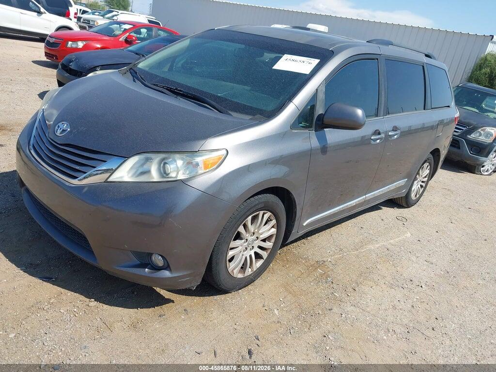 5TDYZ3DC6HS894125 2017 TOYOTA SIENNA photo no. 2