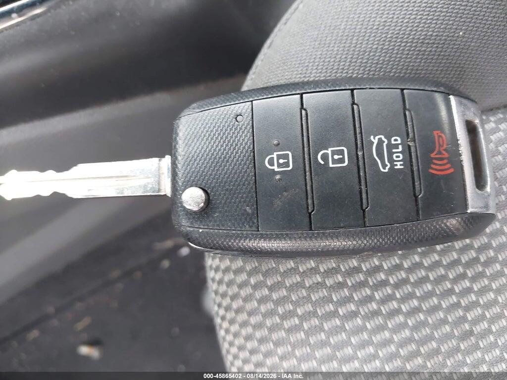 3KPFK4A72HE108100 2017 KIA FORTE photo no. 11