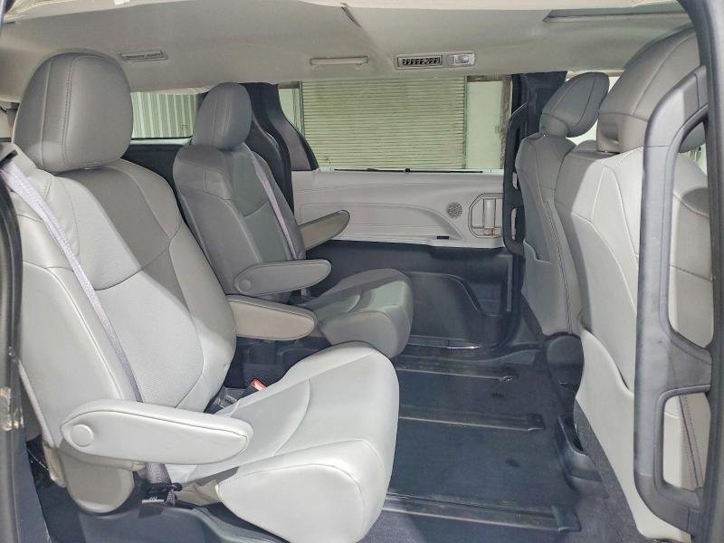 2025 TOYOTA SIENNA XLE 7-PASSENGER — Фото 11 из 14