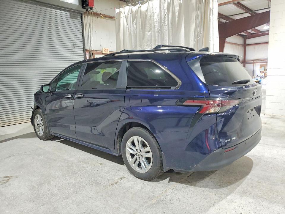 2025 TOYOTA SIENNA XLE 7-PASSENGER — Фото 2 из 14