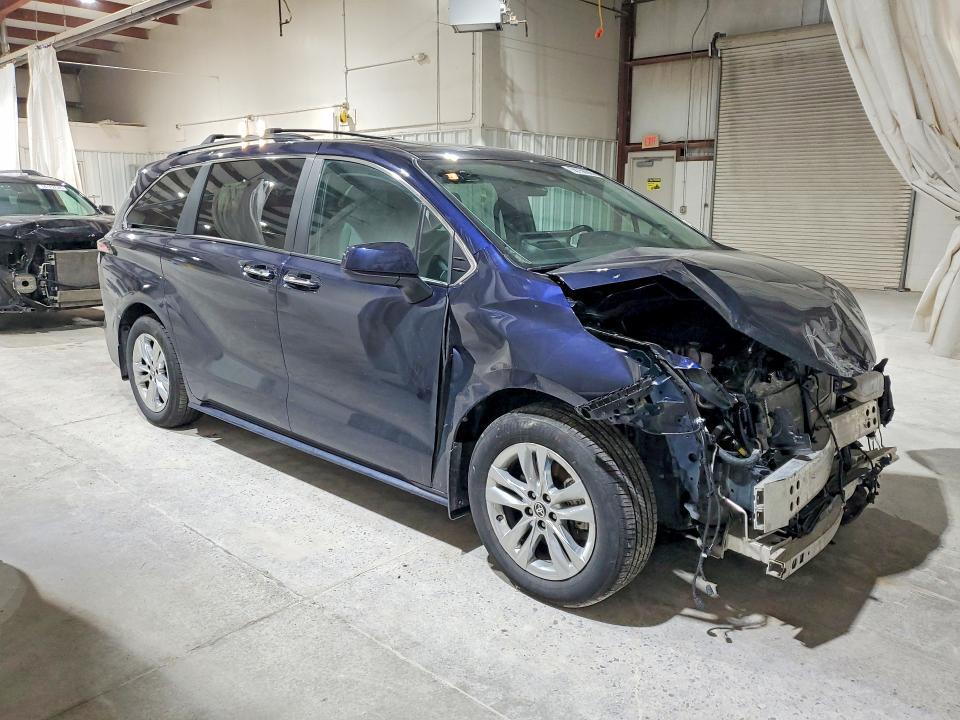 2025 TOYOTA SIENNA XLE 7-PASSENGER — Фото 4 из 14