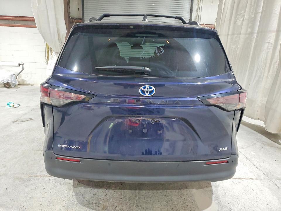 2025 TOYOTA SIENNA XLE 7-PASSENGER — Фото 6 из 14