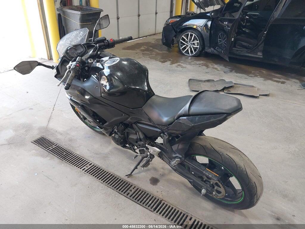 JKAEXEJ15KDA03443 2019 KAWASAKI EX650 photo no. 3
