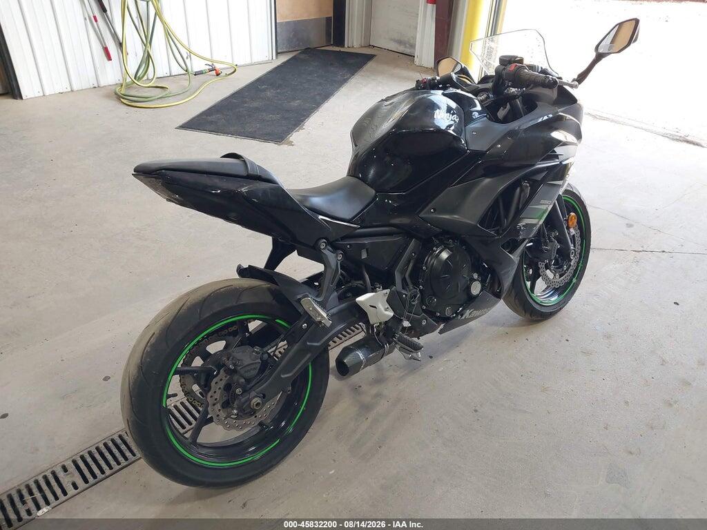 JKAEXEJ15KDA03443 2019 KAWASAKI EX650 photo no. 4