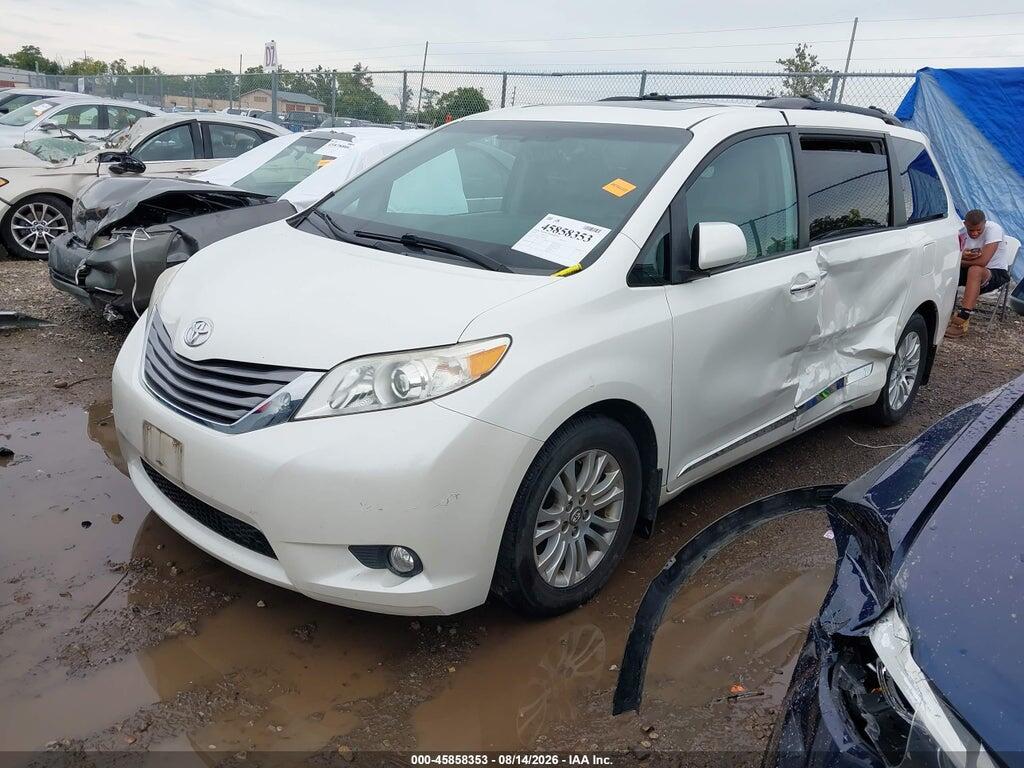 5TDYZ3DC1HS865955 2017 TOYOTA SIENNA photo no. 2