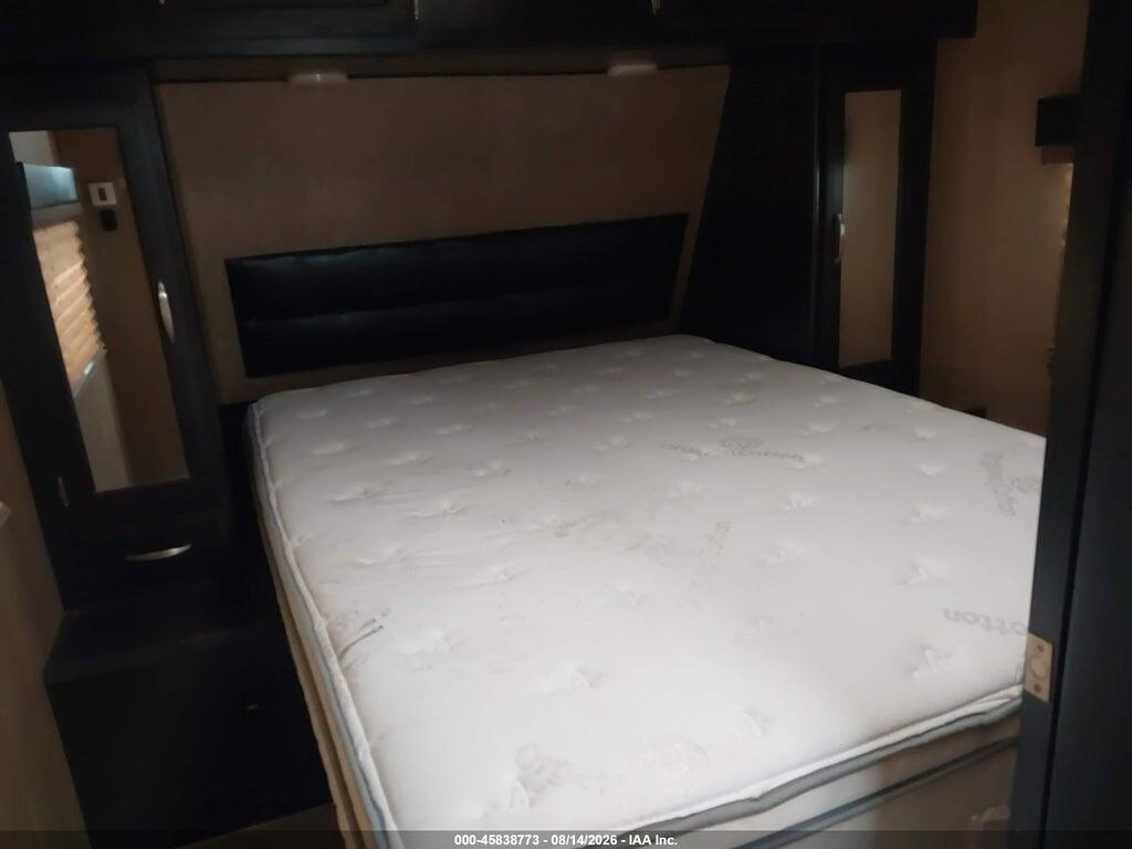 573TE3022J6604514 2018 GRAND DESIGN 30' TRAVEL TRAILER photo no. 12