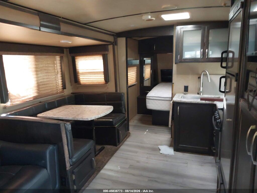 573TE3022J6604514 2018 GRAND DESIGN 30' TRAVEL TRAILER photo no. 5