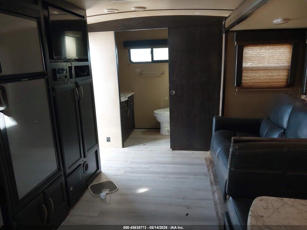 573TE3022J6604514 2018 GRAND DESIGN 30' TRAVEL TRAILER photo no. 8