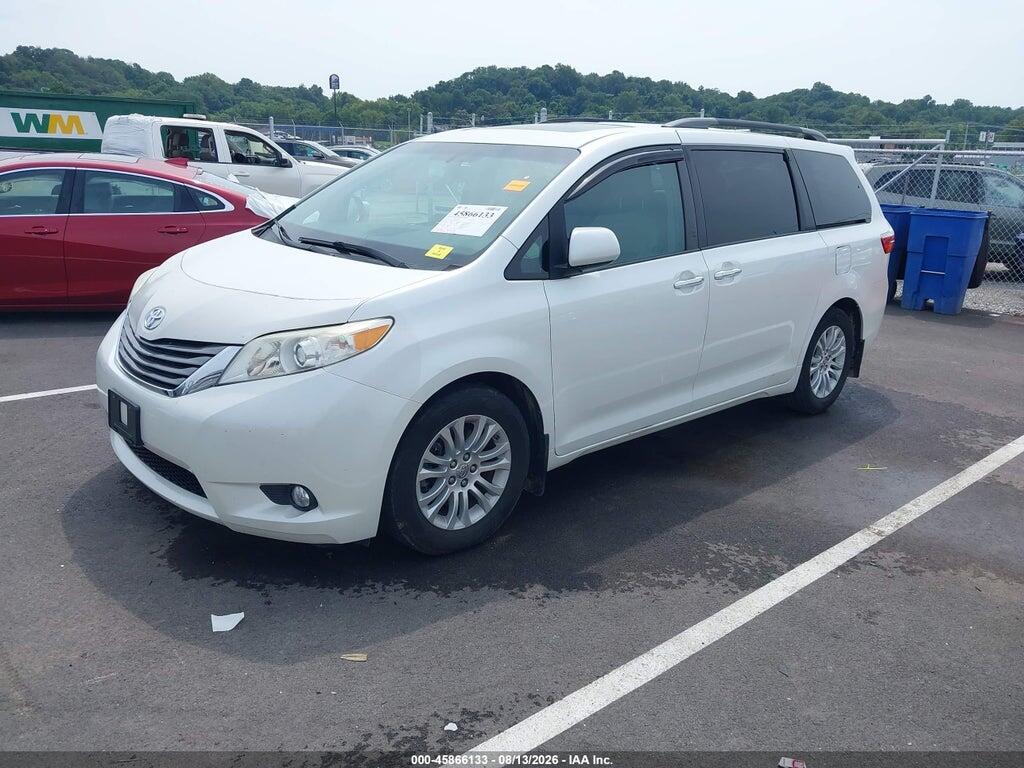 5TDYK3DC4FS642374 2015 TOYOTA SIENNA photo no. 2