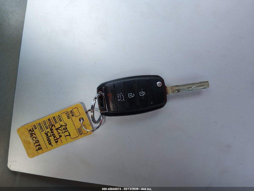 5XYPG4A37HG285070 2017 KIA SORENTO photo no. 11