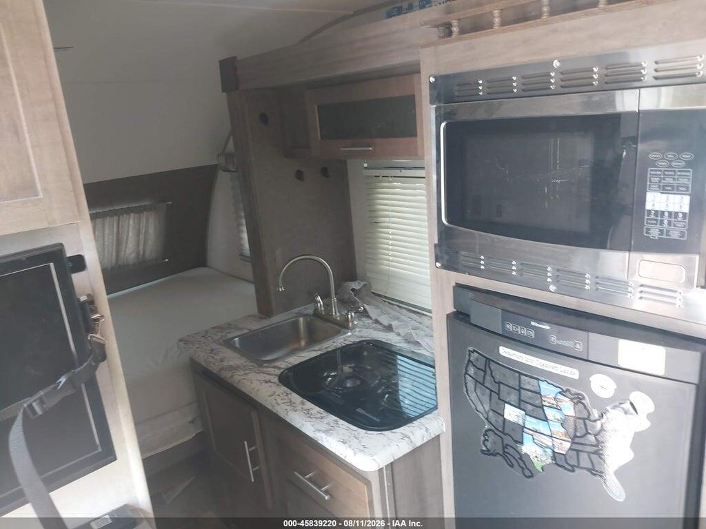 4X4TRPT14HL016643 2017 FOREST RIVER RPOD TRAVEL TRAILER photo no. 8