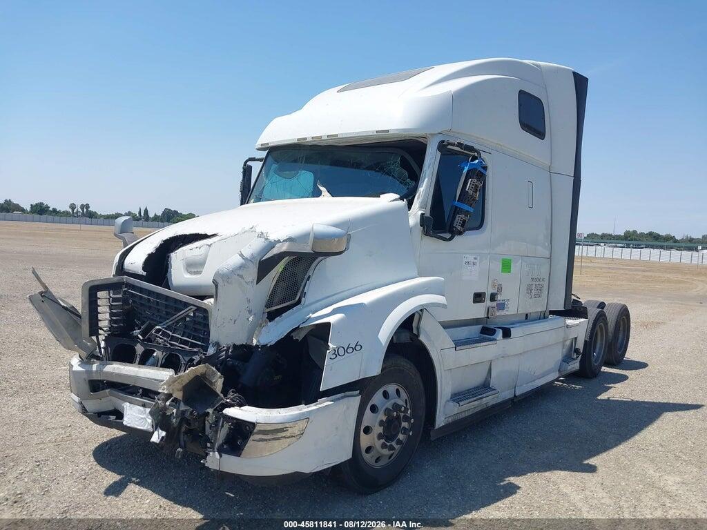4V4NC9EJ2HN990624 2017 VOLVO VNL photo no. 2