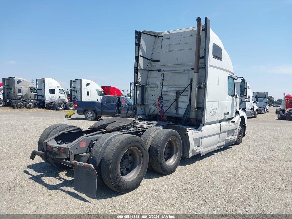 4V4NC9EJ2HN990624 2017 VOLVO VNL photo no. 4