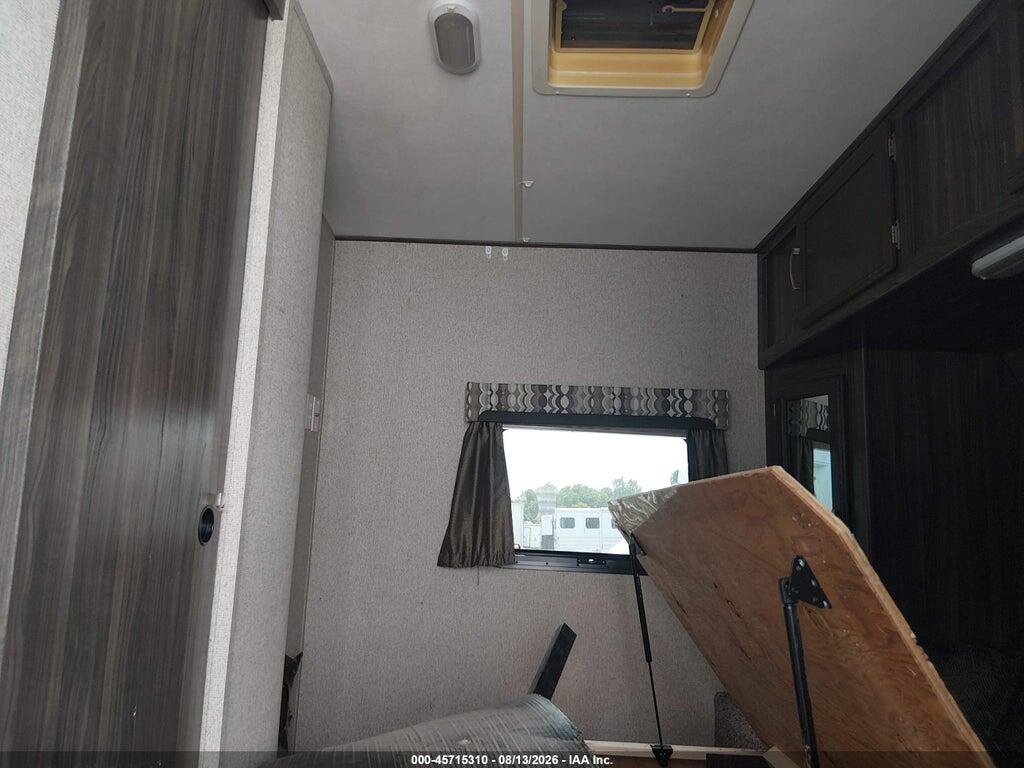 5ZT2CXTB0JF012717 2018 COACHMEN 279RLSS photo no. 5