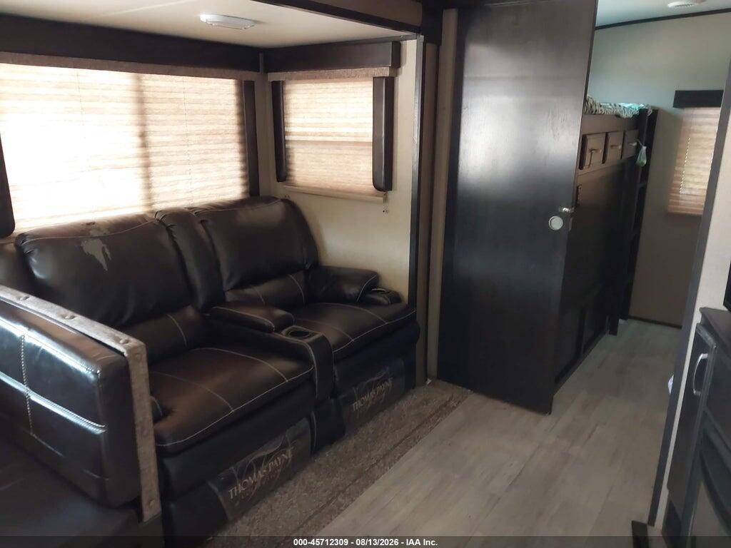 573TE3623J6602925 2018 GRAND DESIGN IMAGINE 3150BH TRAVEL TRAILER photo no. 8
