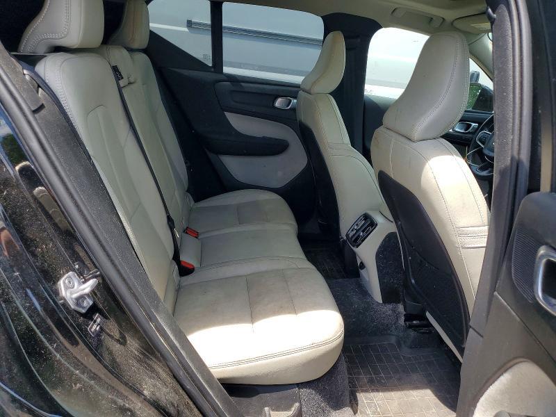 2021 VOLVO XC40 T5 MOMENTUM — Фото 11 из 14