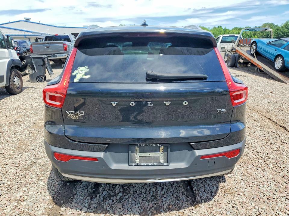 2021 VOLVO XC40 T5 MOMENTUM — Фото 6 из 14