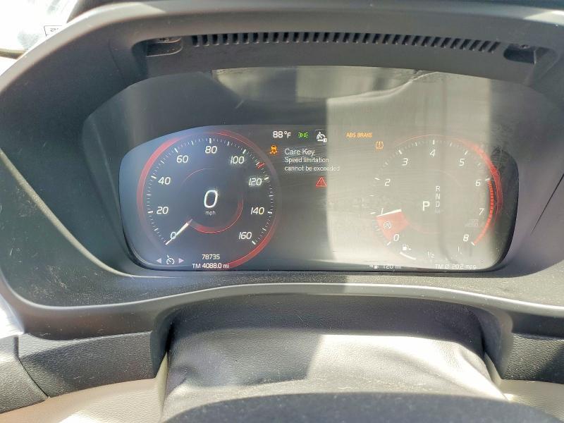 2021 VOLVO XC40 T5 MOMENTUM — Фото 9 из 14