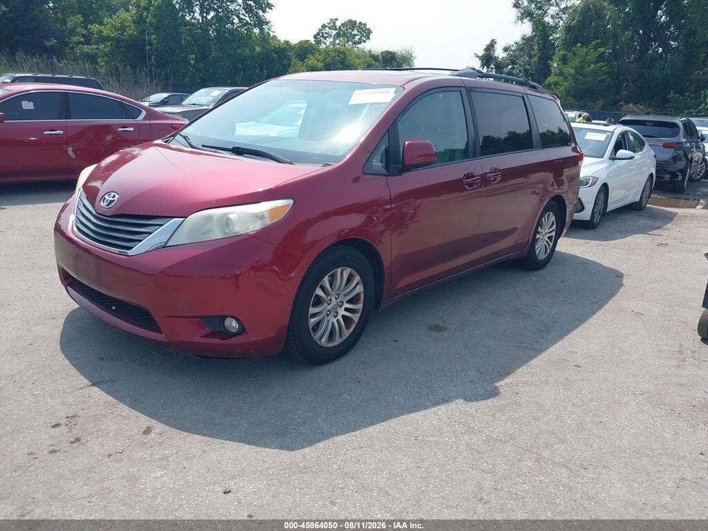 5TDYK3DC8DS325954 2013 TOYOTA SIENNA photo no. 2
