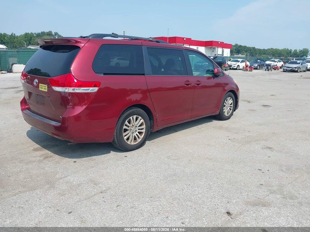5TDYK3DC8DS325954 2013 TOYOTA SIENNA photo no. 4