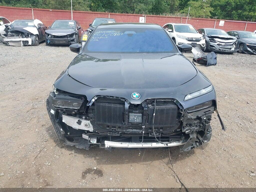 WBY83EH07RCP80987 2024 BMW I7 photo no. 12