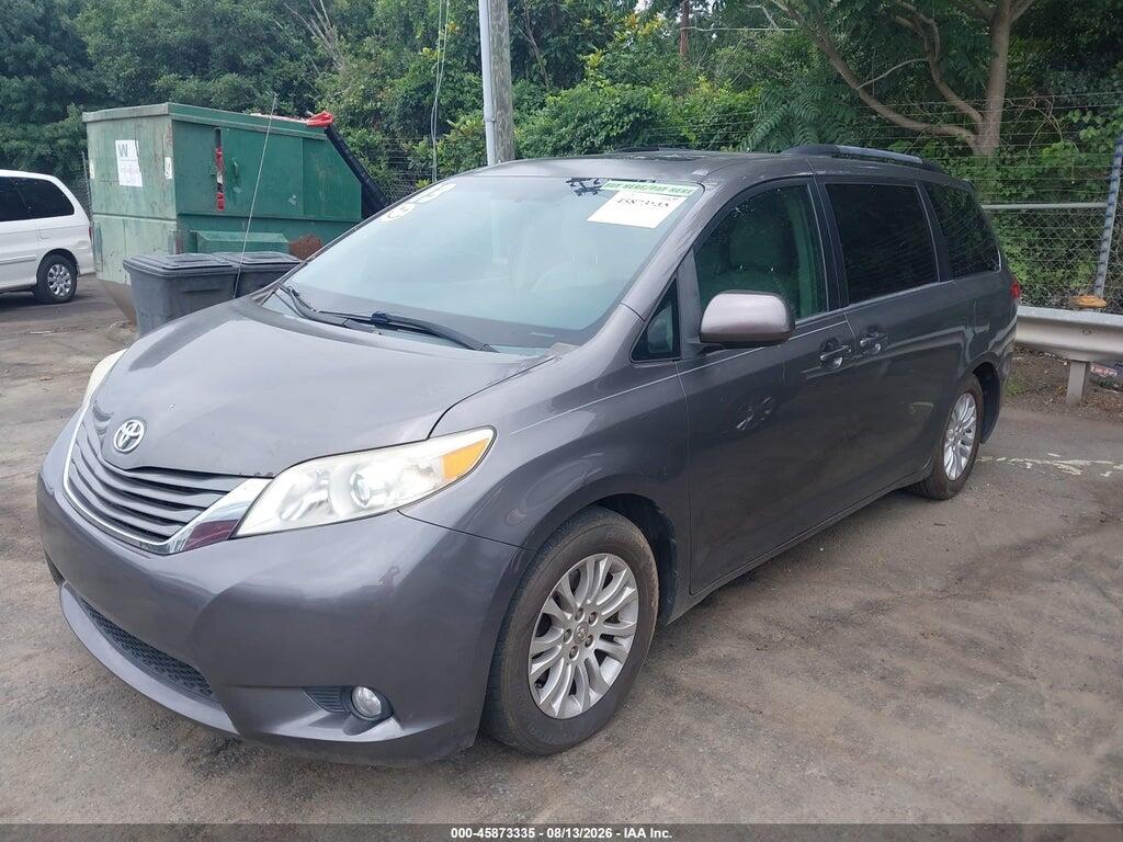 5TDYK3DC4DS372947 2013 TOYOTA SIENNA photo no. 2