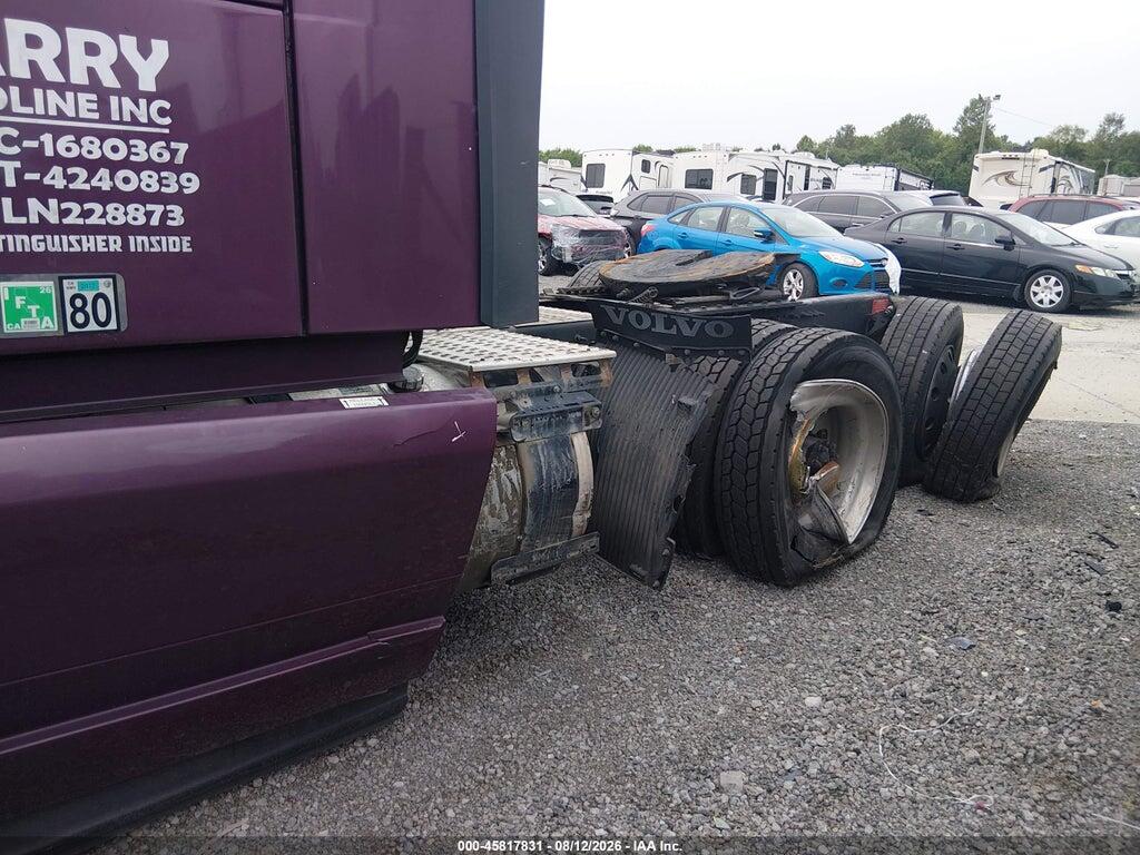 4V4NC9EJ4LN228873 2020 VOLVO VNL photo no. 11