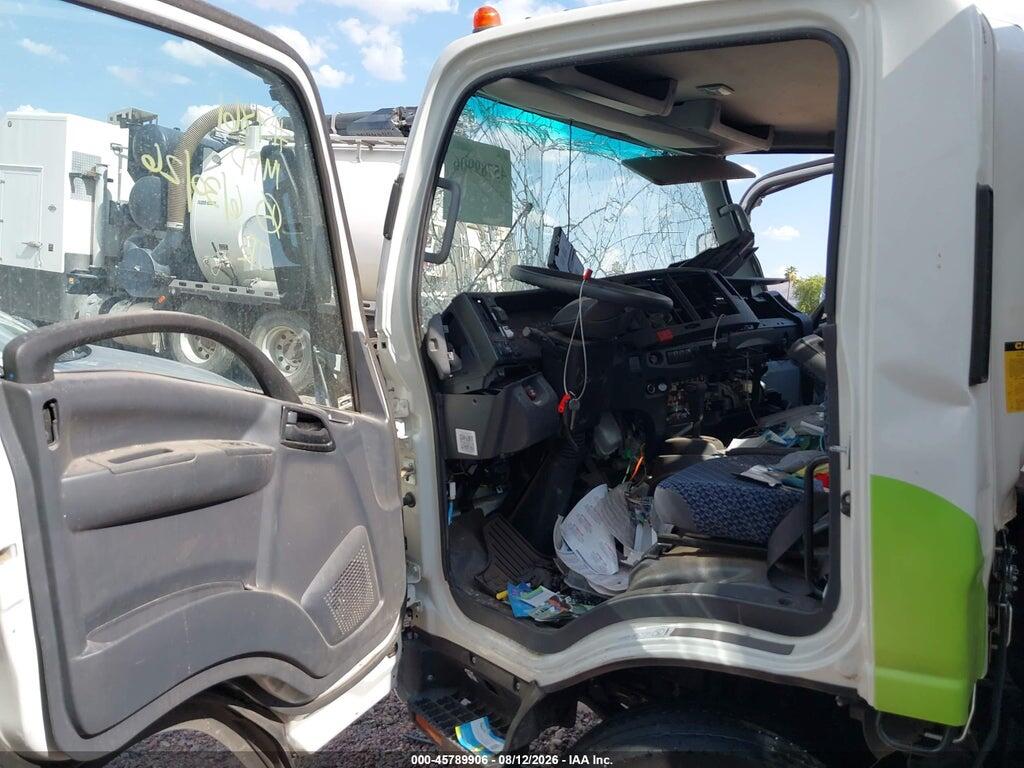 54DC4W1D2RS208982 2024 ISUZU NPR HD photo no. 7