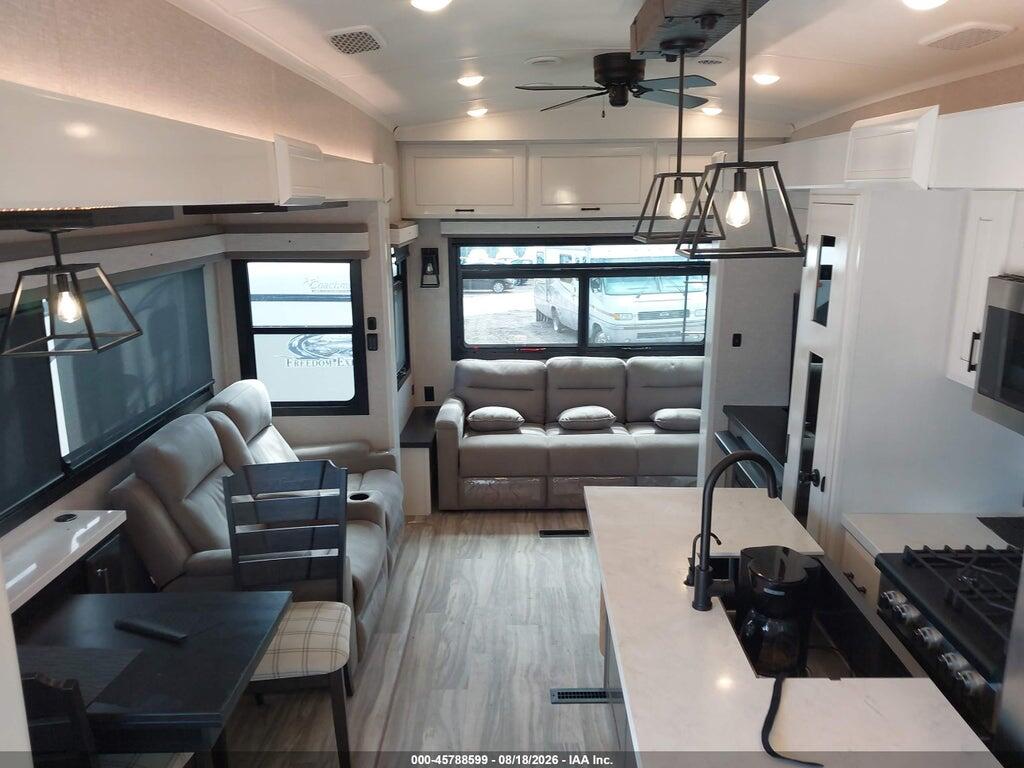 1UJCF0BV0R1RU0052 2024 JAYCO 36SSWS photo no. 8
