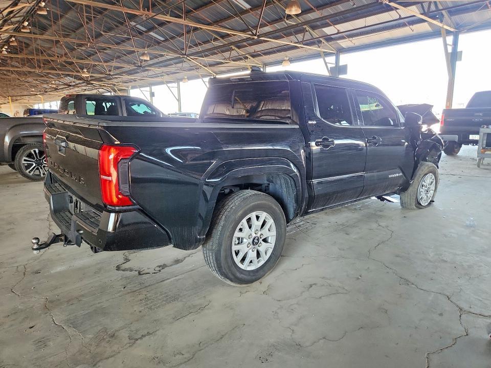 2025 TOYOTA TACOMA SR5 — Фото 3 из 12