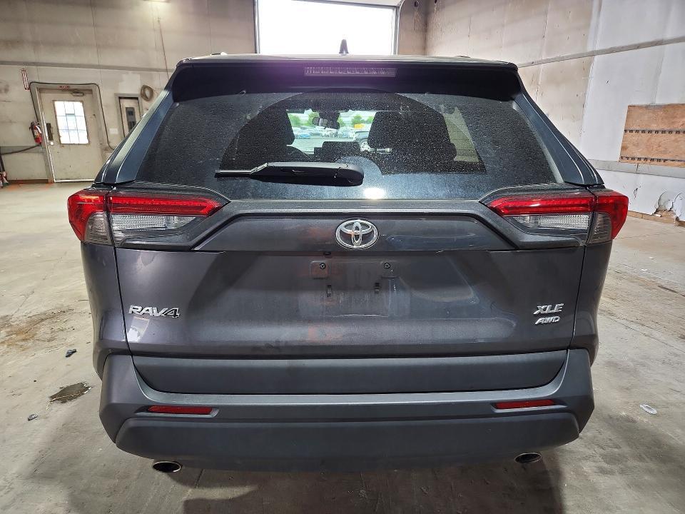 2020 TOYOTA RAV4 XLE — Фото 6 из 12