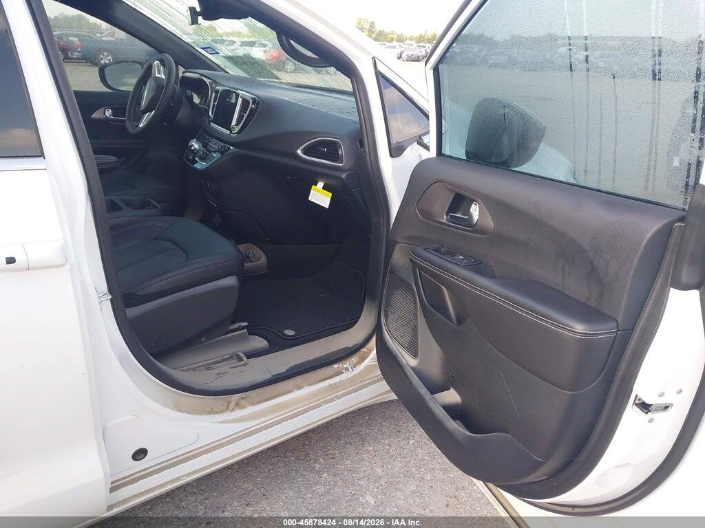 2C4RC1CG2TR227181 2026 CHRYSLER VOYAGER photo no. 5