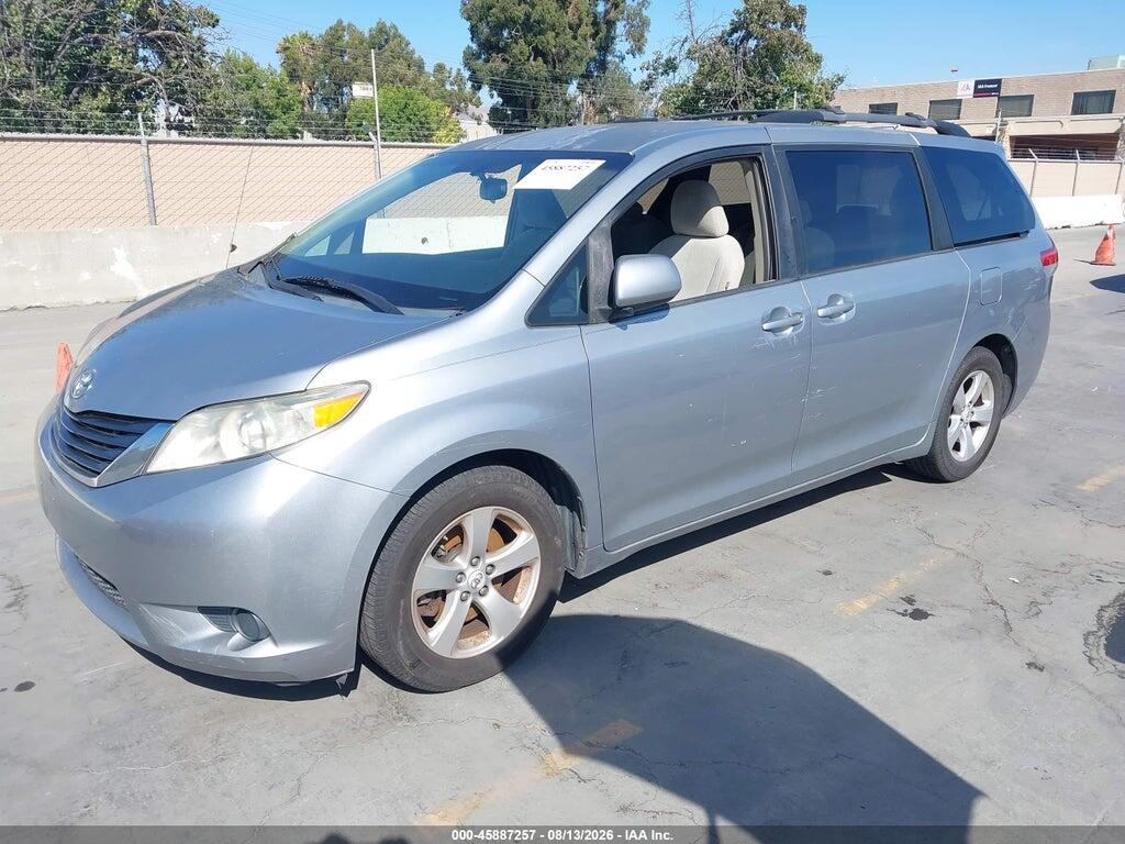 5TDKK3DC3BS073324 2011 TOYOTA SIENNA photo no. 2