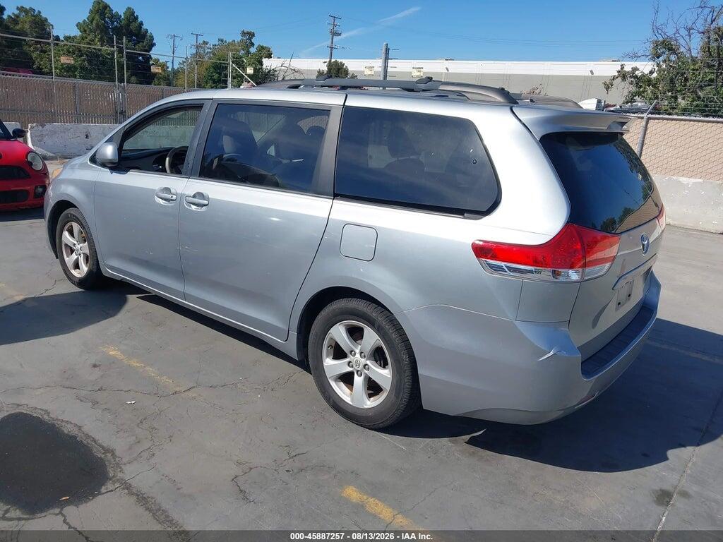 5TDKK3DC3BS073324 2011 TOYOTA SIENNA photo no. 3