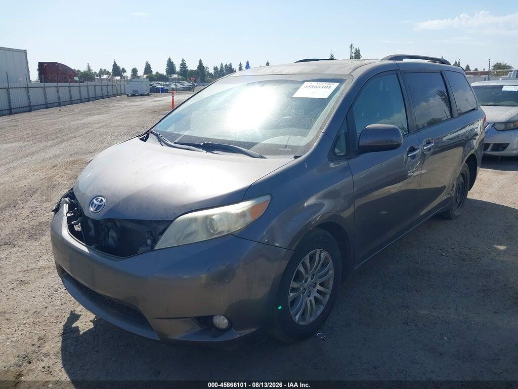 5TDYK3DC9BS072849 2011 TOYOTA SIENNA photo no. 2
