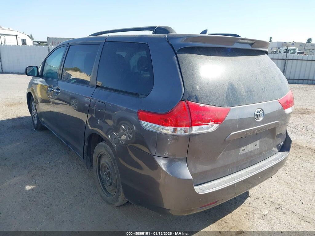 5TDYK3DC9BS072849 2011 TOYOTA SIENNA photo no. 3