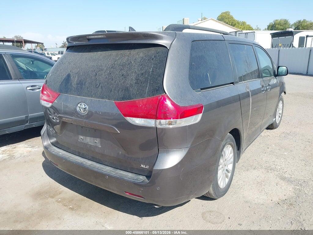 5TDYK3DC9BS072849 2011 TOYOTA SIENNA photo no. 4