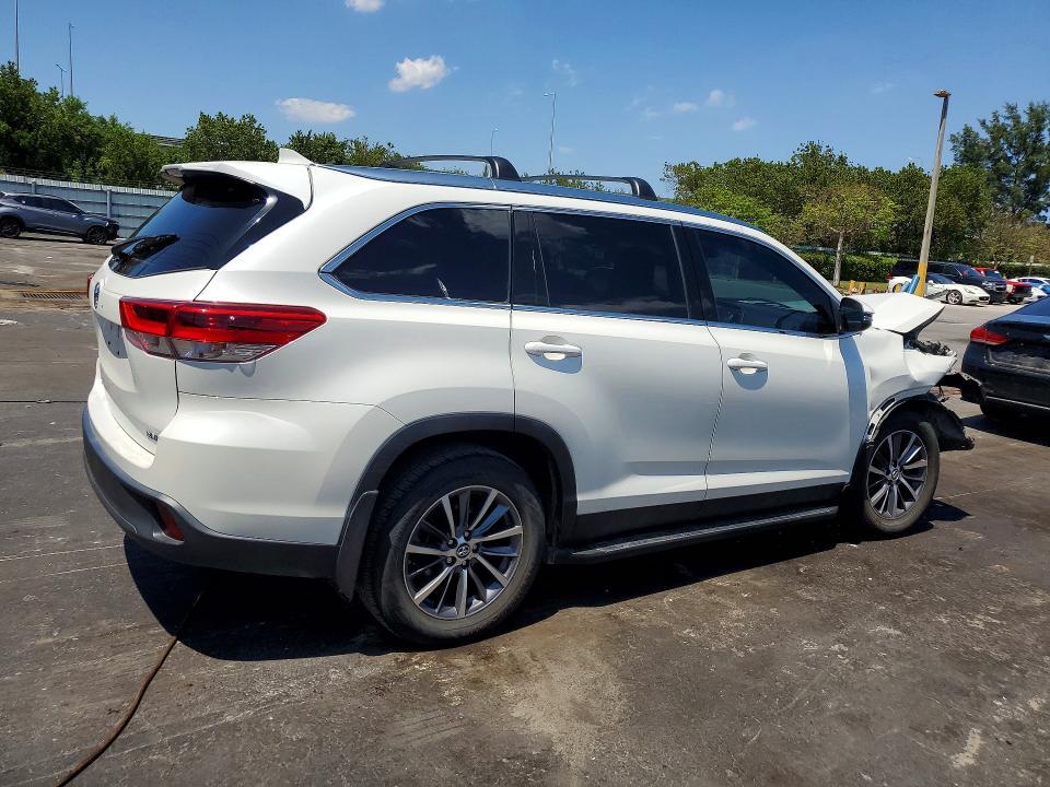 2019 TOYOTA HIGHLANDER XLE — Фото 3 из 13
