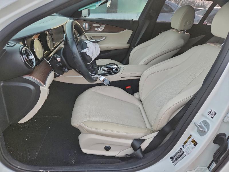 2017 MERCEDES-BENZ E 300 — Фото 7 из 12