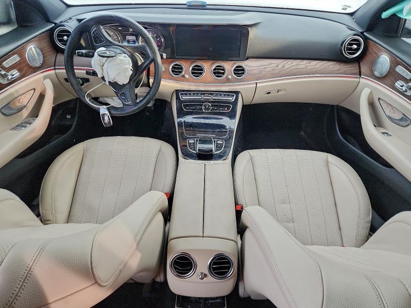 2017 MERCEDES-BENZ E 300 — Фото 8 из 12