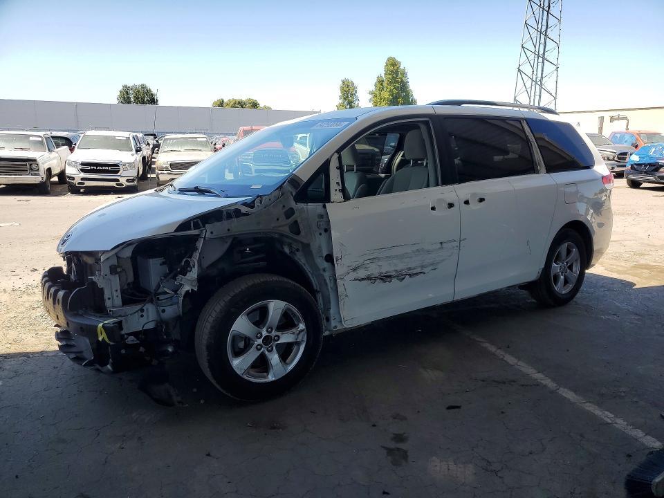 2014 TOYOTA SIENNA 5TDKK3DC2ES511111