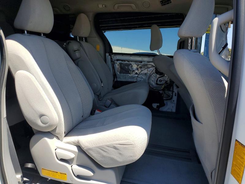 2014 TOYOTA SIENNA LE — Фото 11 из 13