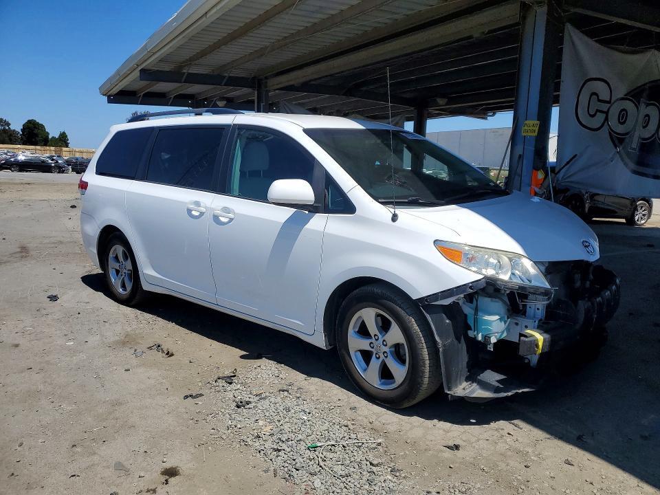 2014 TOYOTA SIENNA LE — Фото 4 из 13